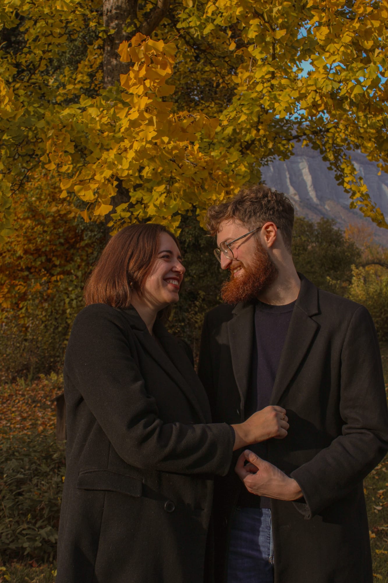 Maud et Hugo en automne, photographie couple par Emma Bortot, photo 11
