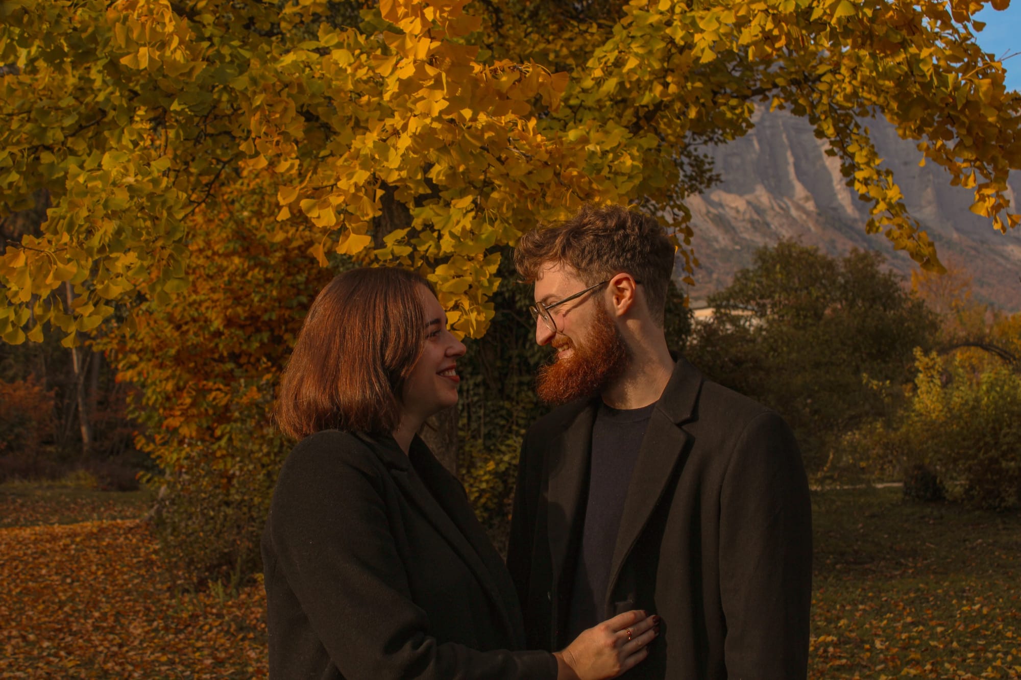 Maud et Hugo en automne, photographie couple par Emma Bortot, photo 15