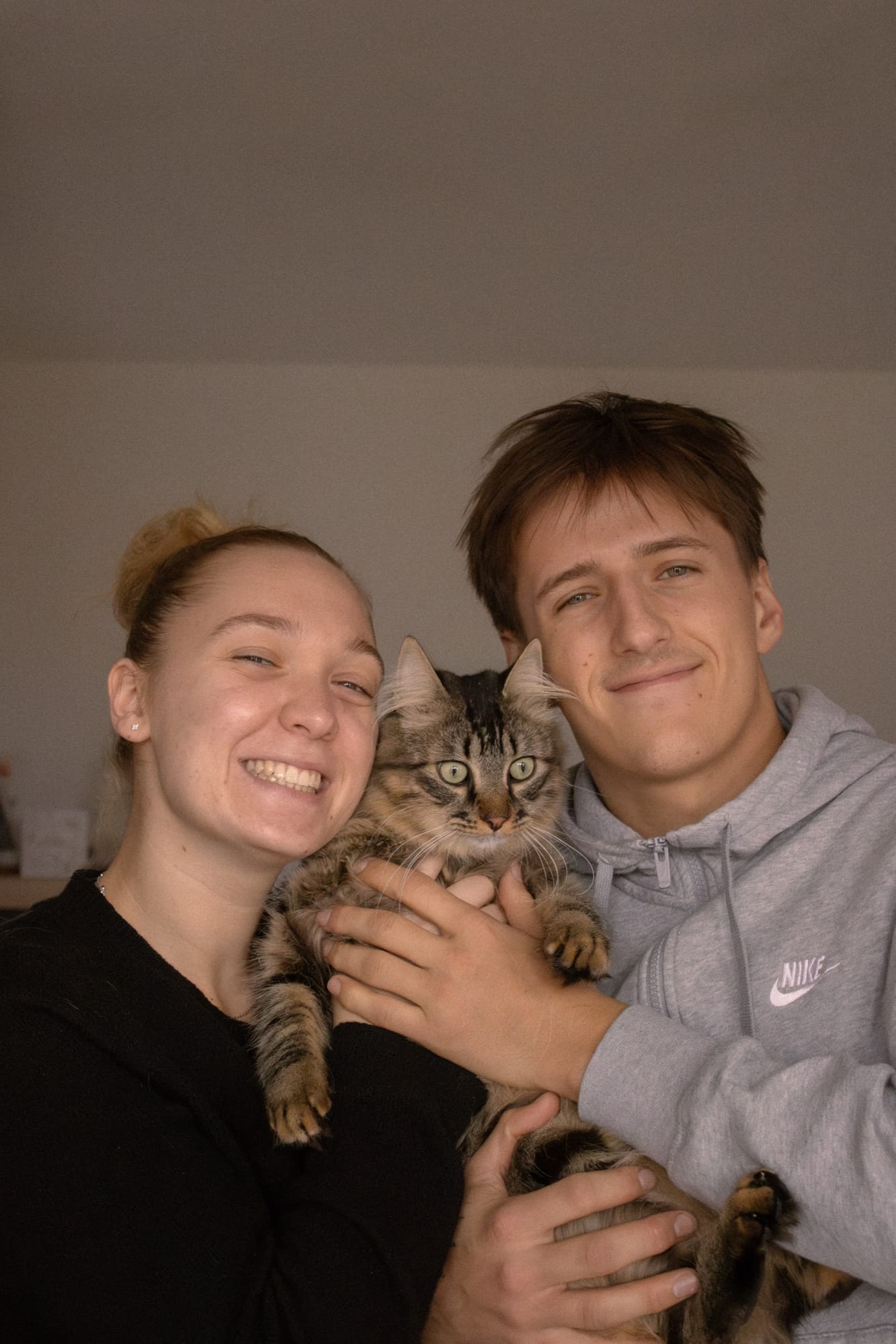 Séance couple avec leur chat, photographie couple par Emma Bortot, photo 4