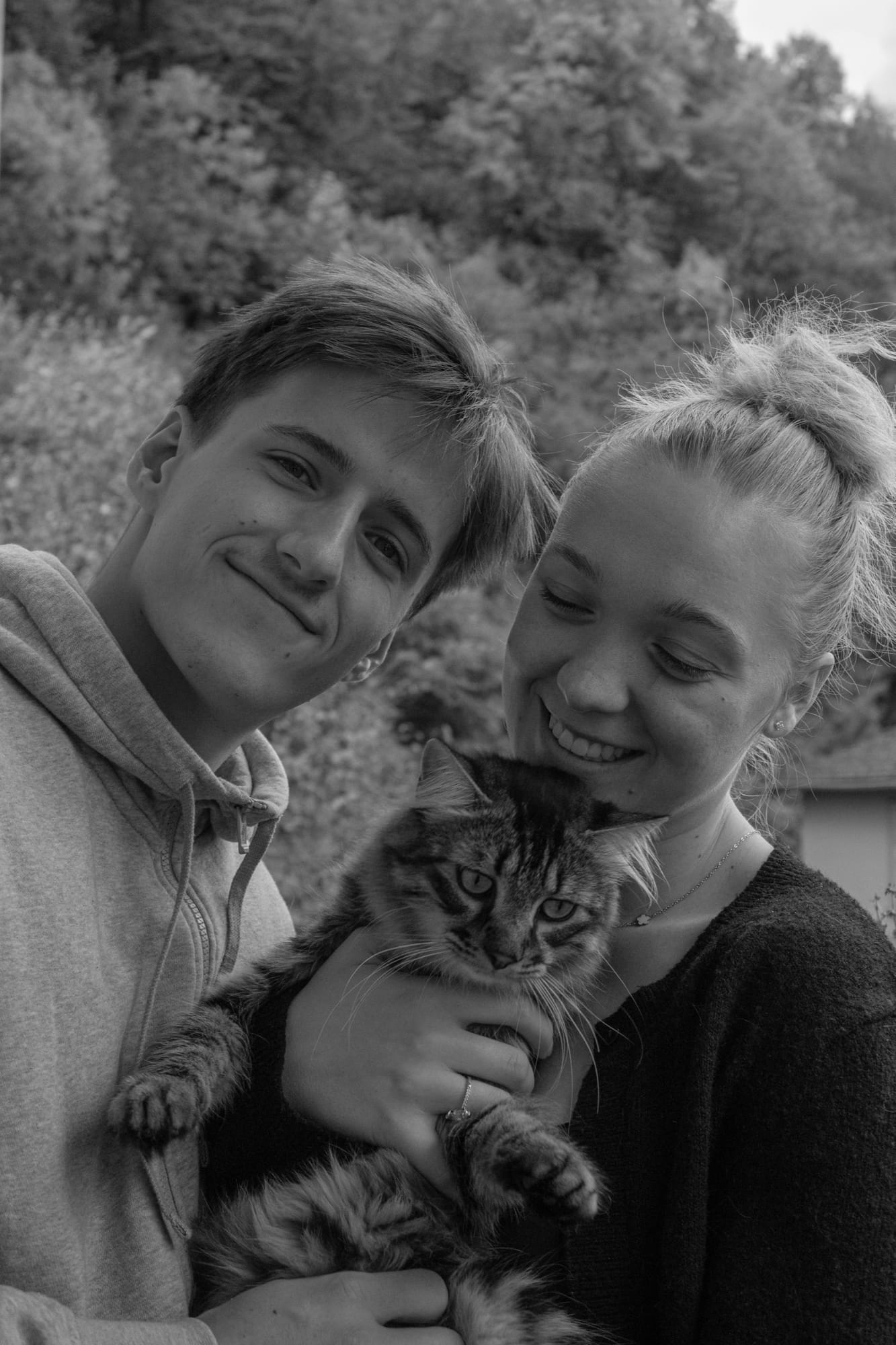 Séance couple avec leur chat, photo 6 par Emma Bortot photographe